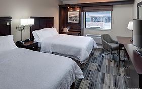 Hampton Inn & Suites Omaha-Downtown