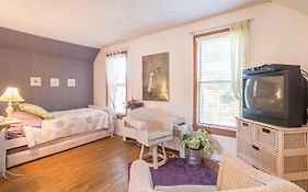 Cottonwood Inn Bed And Breakfast