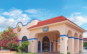 Travelodge Suites by Wyndham Kissimmee Orange