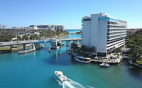 Waterstone Resort And Marina a Doubletree by Hilton